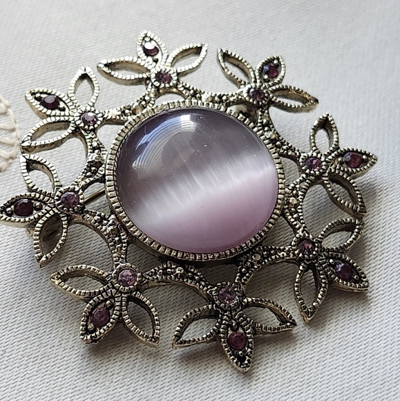 Vintage Jewelry - Vintage Purple and Gold Brooch